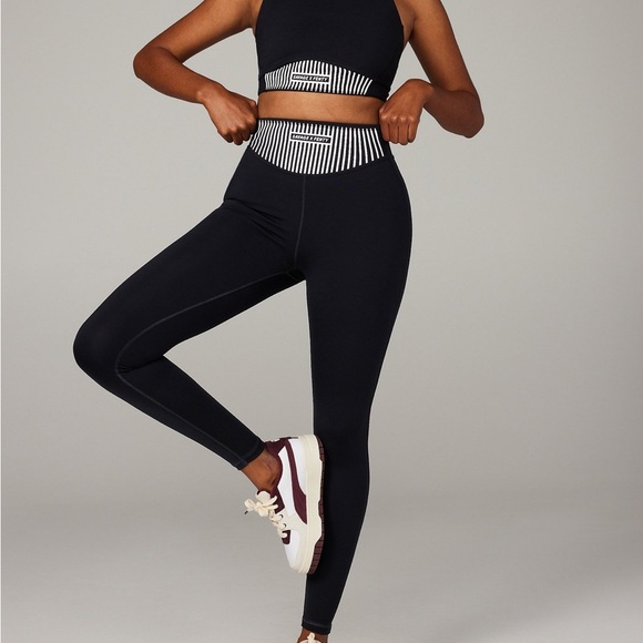 NWT $69 Savage X Fenty XCCENTUATE HIGH-WAIST LEGGING Yoga Pants black Caviar XS - Picture 10 of 10